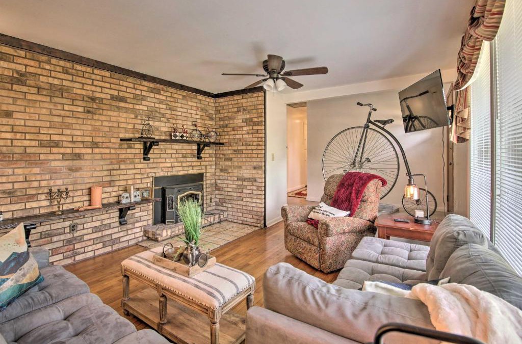 Turners House | Bright Springfield Home Walk to Nature Center!
