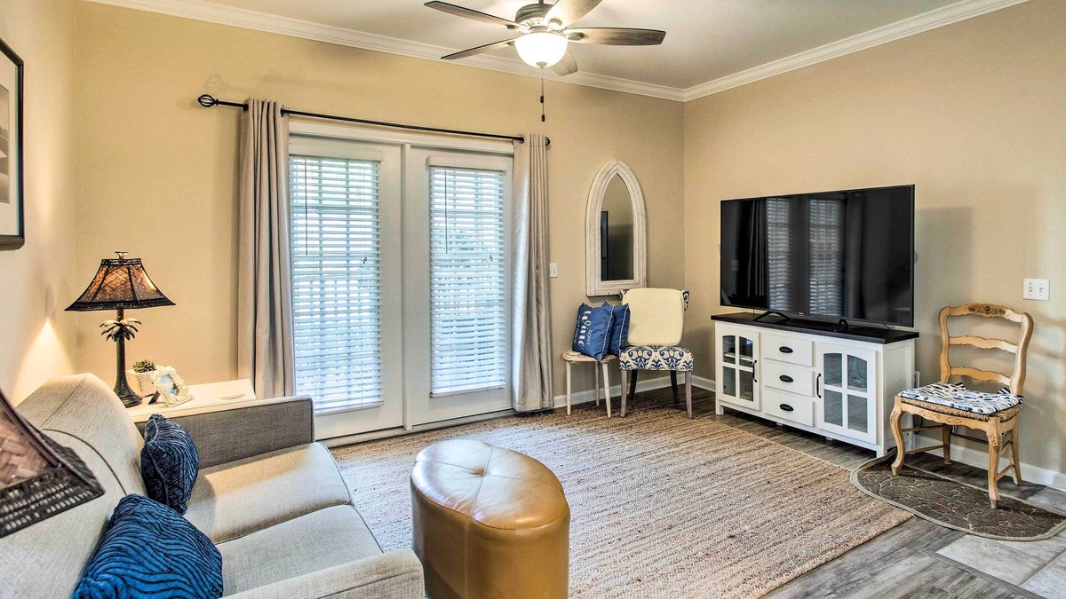 Saint Simons Heights Condo | Bright St Simons Island Condo w/Shared Pool!