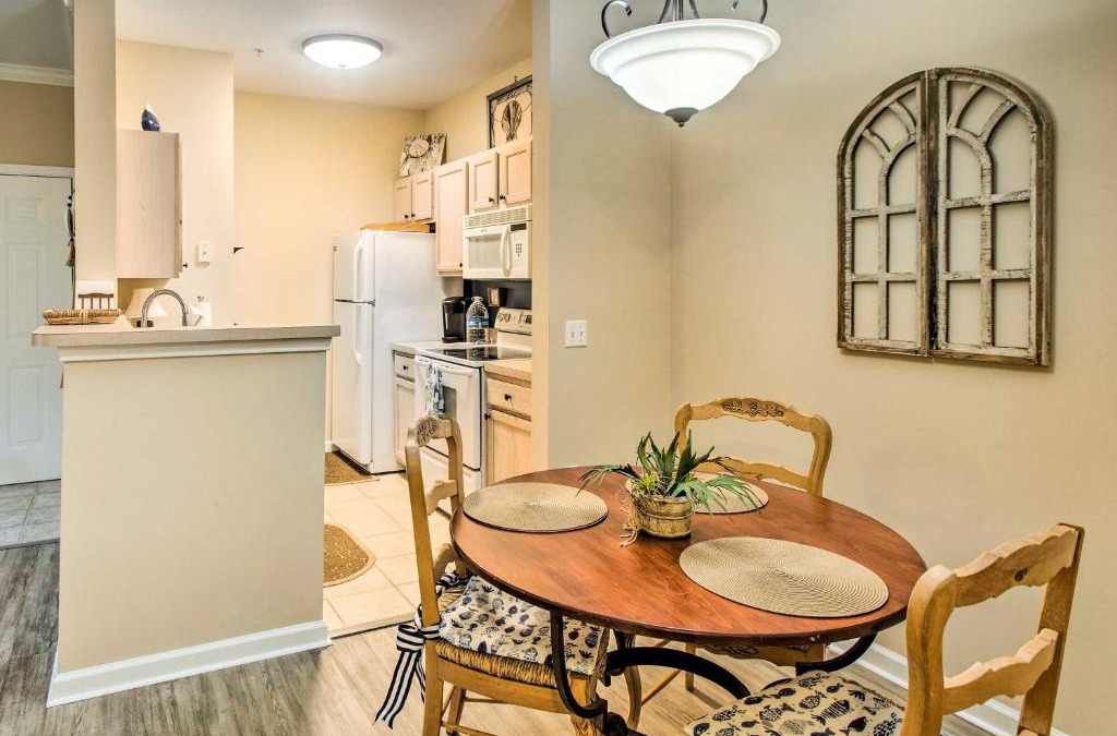 Saint Simons Heights Apartment | Bright St Simons Island Condo with Shared Pool!