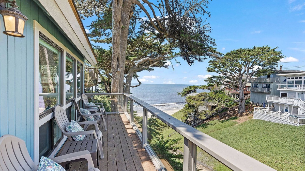 Watsonville House | Bright, Steps to Sand, Ocean Views
