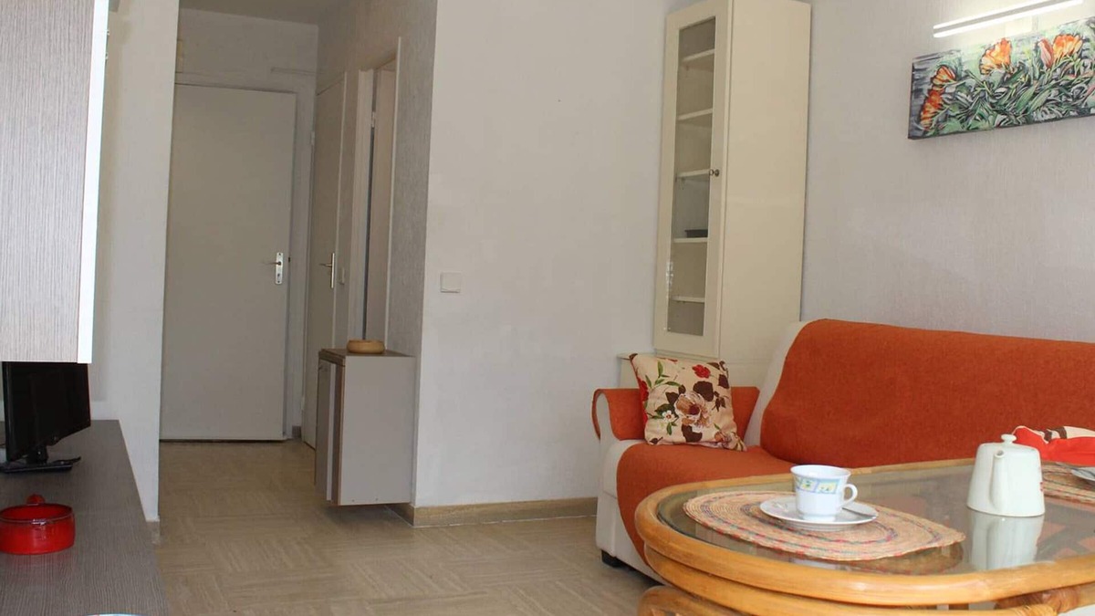 Villeneuve Loubet Beach Apartment | Bright Studio with Garden View, 3min to Beach