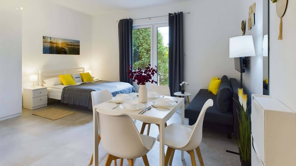 Wlochy Apartment | Bright Studios | Garden | Near Airport | Warsaw