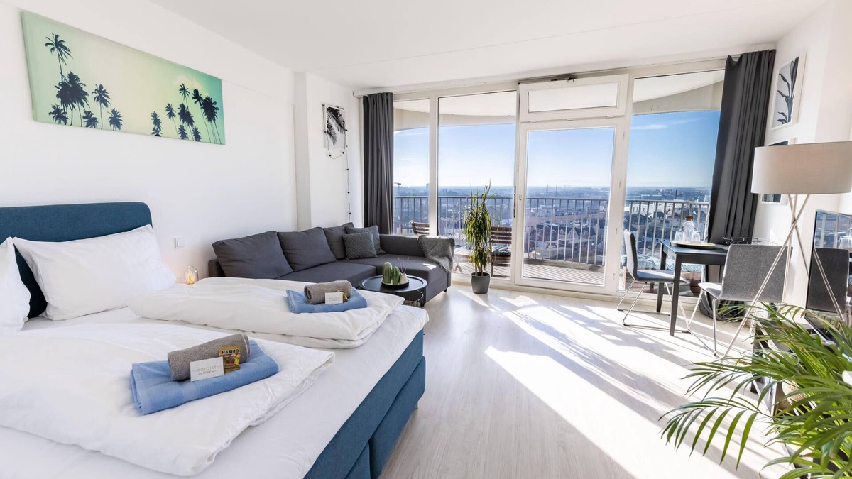 Antonsviertel Apartment | ☆BRIGHT: Stunning Views ☆ Augsburg Center|Luxury|Congress + Balcony