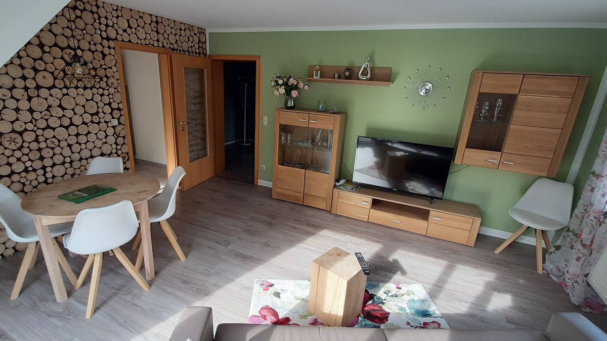 Rosstal Apartment | Bright, stylish apartment (75sqm) with south-facing balcony