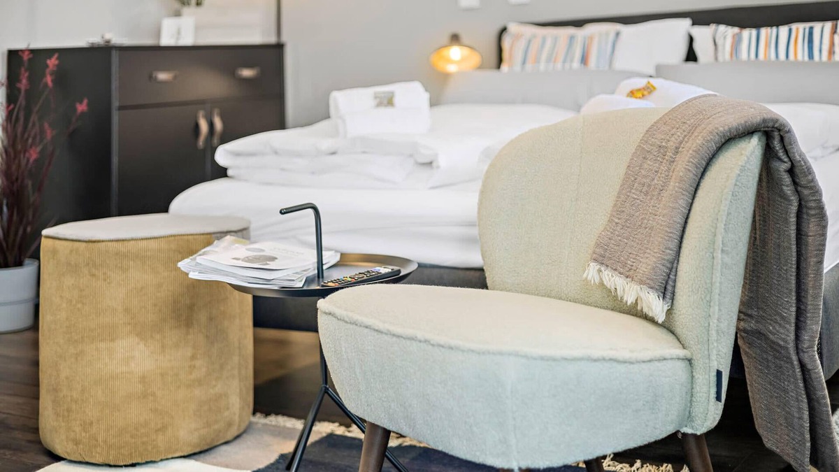 Antonviertel Apartment | ☆BRIGHT: Stylish & New Studio | Kitchen | Parking