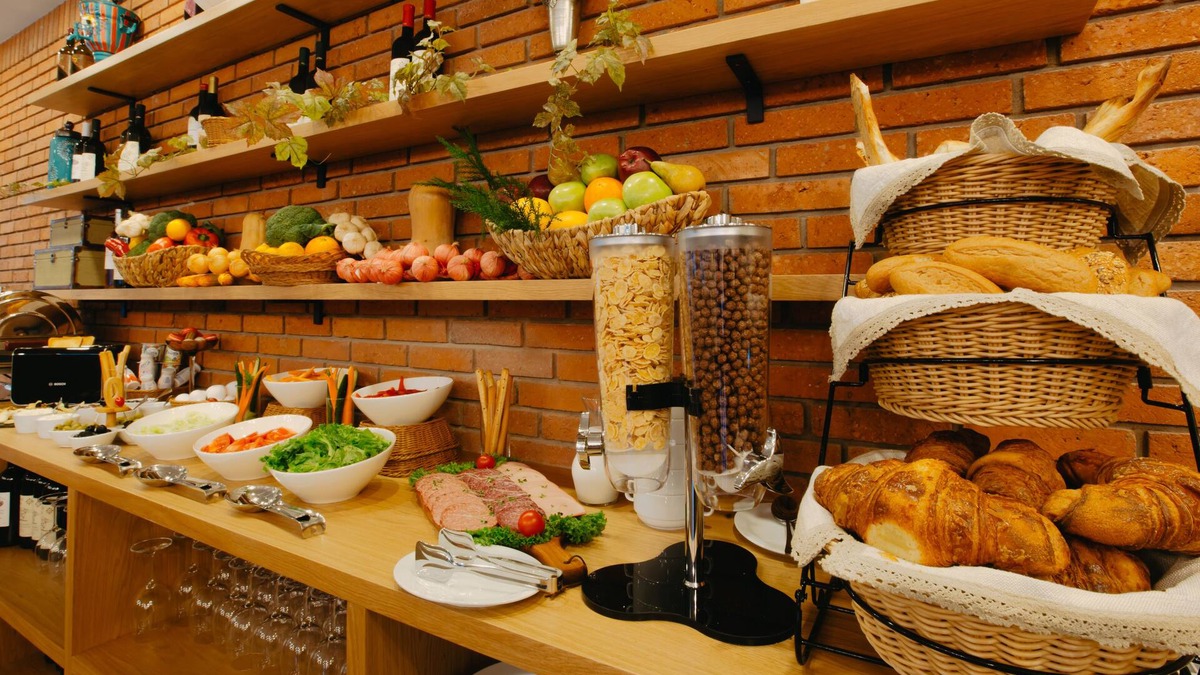 Telavi Hotel | Bright-Stylish place with pool, Bar & Restaurant