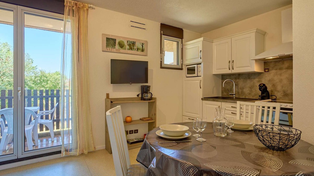 Barbotan-les-Thermes Apartment | Bright T2 with balcony in Barbotan, parking and free Wifi