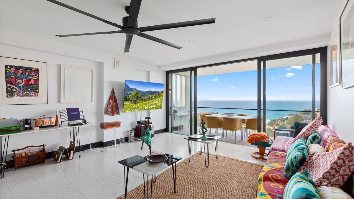 Tamarama Apartment | Bright Tamarama 2-Bed with Balcony Water View