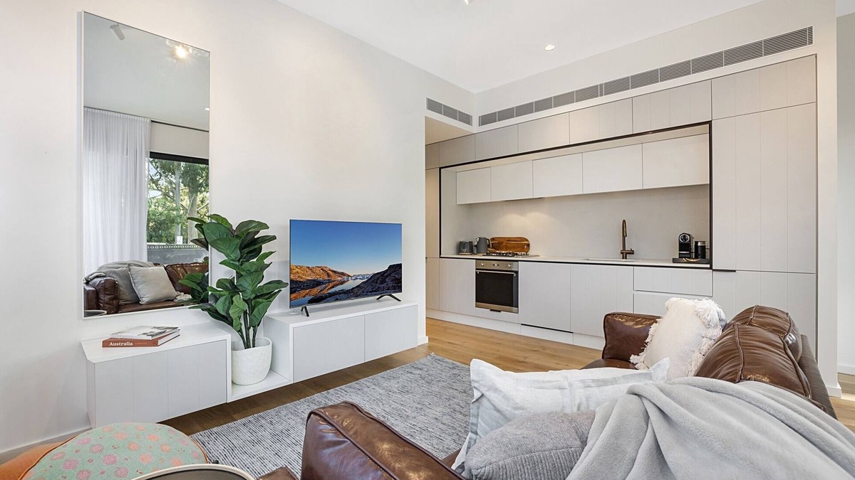 Windsor Apartment | Bright Terrace Unit Next to Chapel St Dining