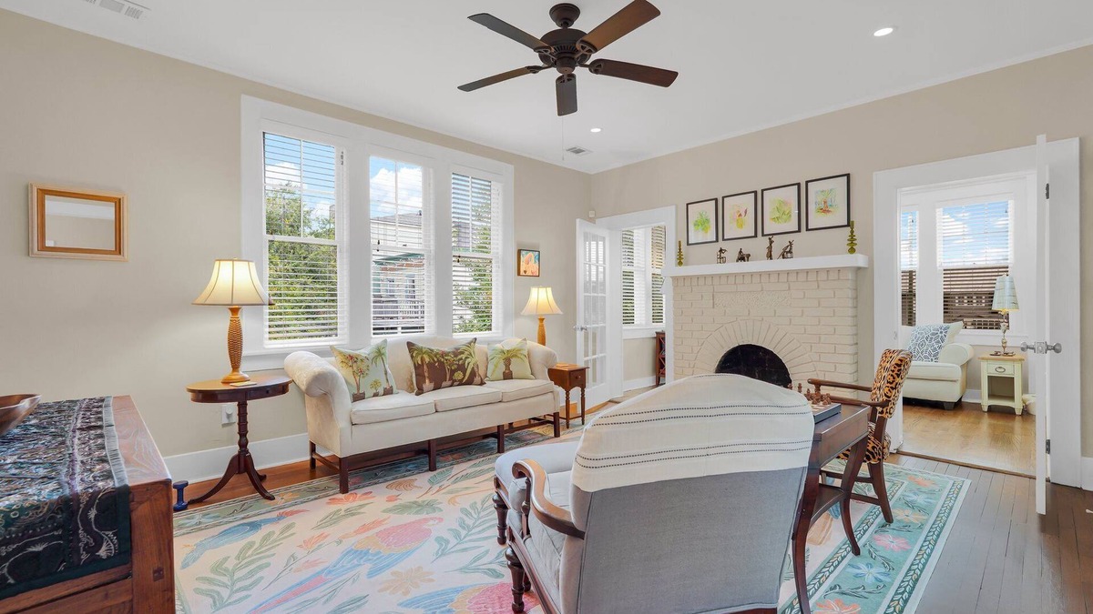 Thomas Square Apartment | Bright Thomas Square Retreat w/Parking and Patio by Lucky Savannah