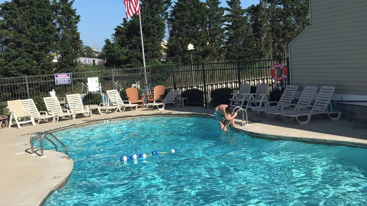 Midtown Ocean City House | Bright Townhome on the Bay with Pool, Short Walk to Beach and Boardwalk