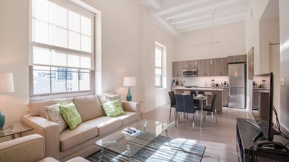 Chinatown Apartment | Bright Travel-friendly 1BR Downtown Condo | Perfect for Medical Tourism