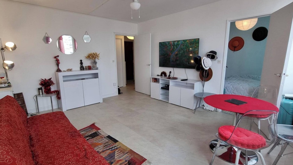 Triangle de Choisy Apartment | Bright, unoverlooked apartment