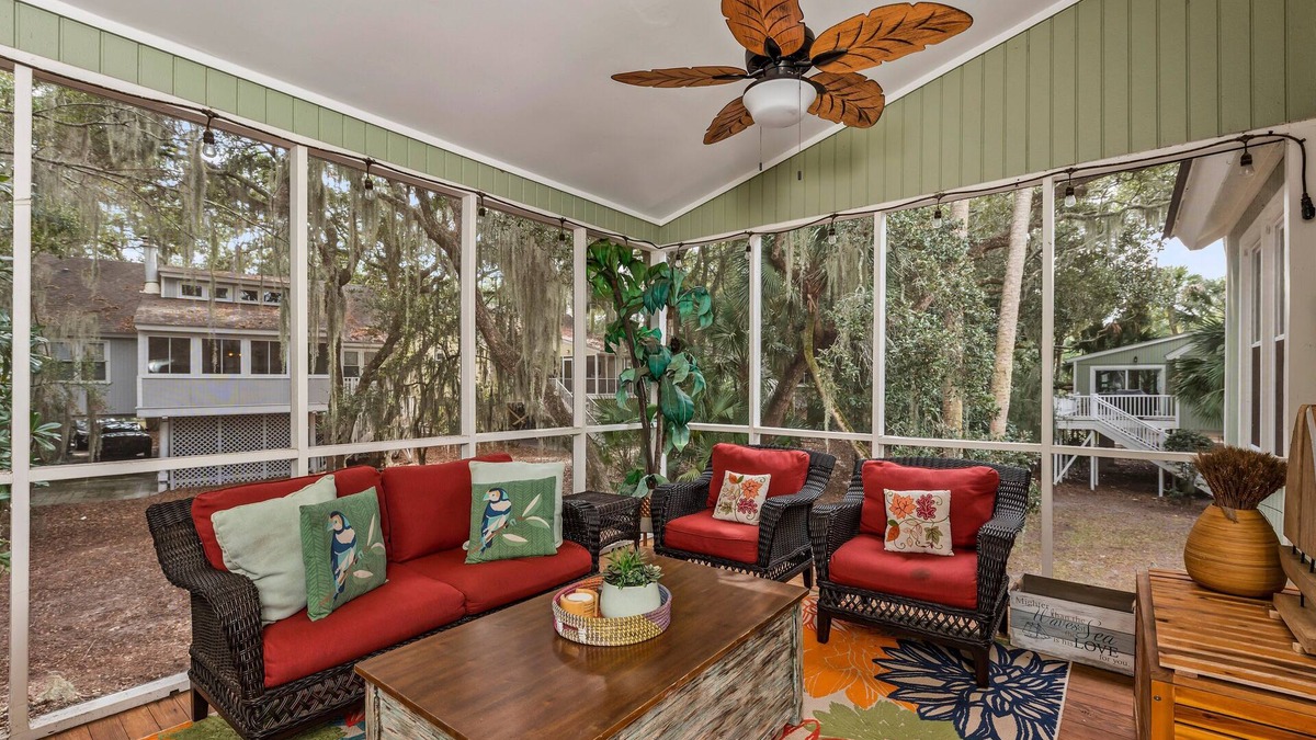Tarpon Pond House | Bright, Updated Cottage! Bike to Beaches! Sleeps 8! Amenity Cards!