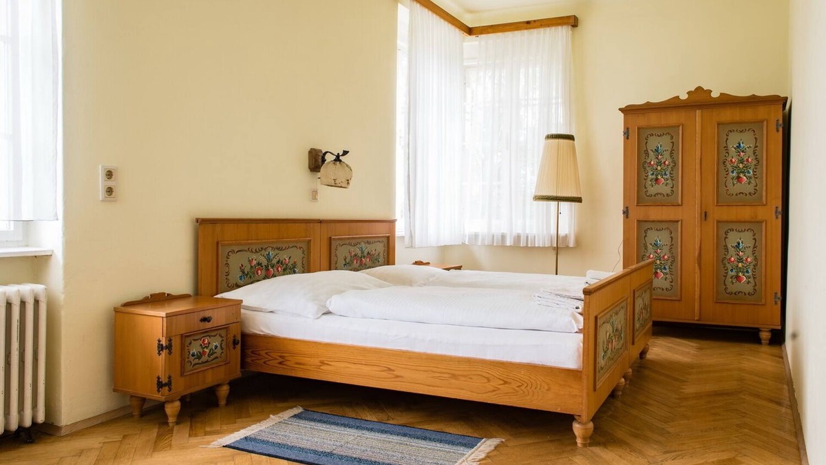Wurflach Apartment | Bright vacation apartment on the farm, surrounded by meadows and gardens