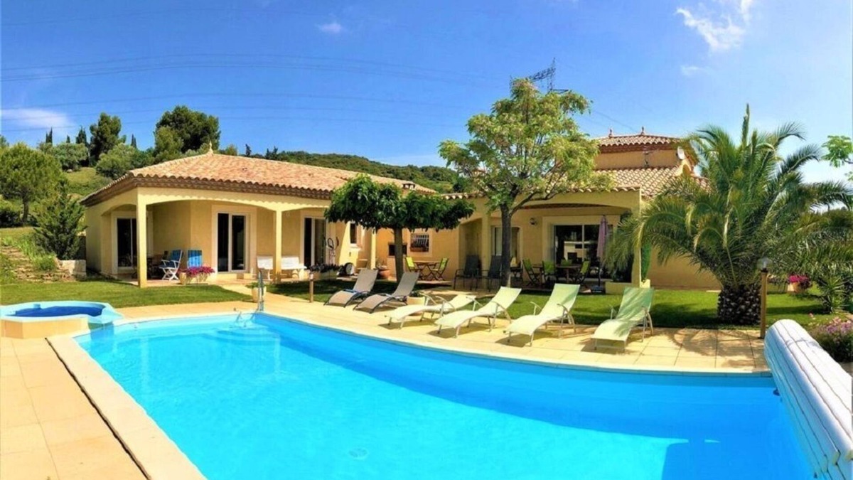 Neffies Villa | Bright Villa, Large Villa with swimming pool near Pezenas.