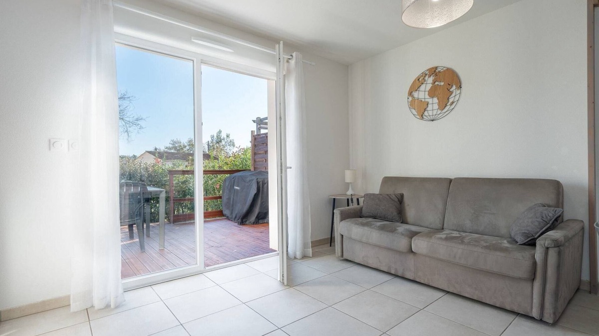 Serignan Villa | Bright Villa Steps from the Sea