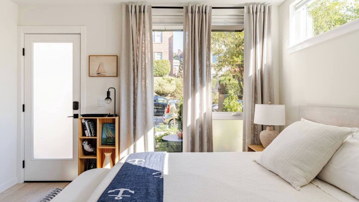 Eastlake Apartment | Bright, warm, and modern guest suite in Seattle’s Eastlake neighborhood.