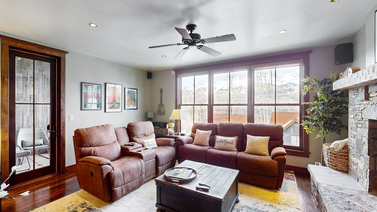 Mountain Village Condo | Bright & Welcoming Mountain Condo in Ski-In/Ski-Out Location w/WiFi & Balcony