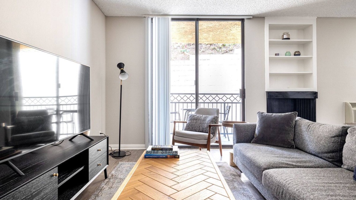 Westwood Apartment | Bright Westwood 1BR w/Gym, Pool & Spa, close to UCLA, by Blueground