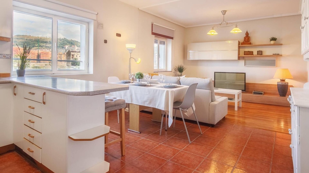 Basurto-Zorroza Apartment | Bright with views of the Bilbao estuary