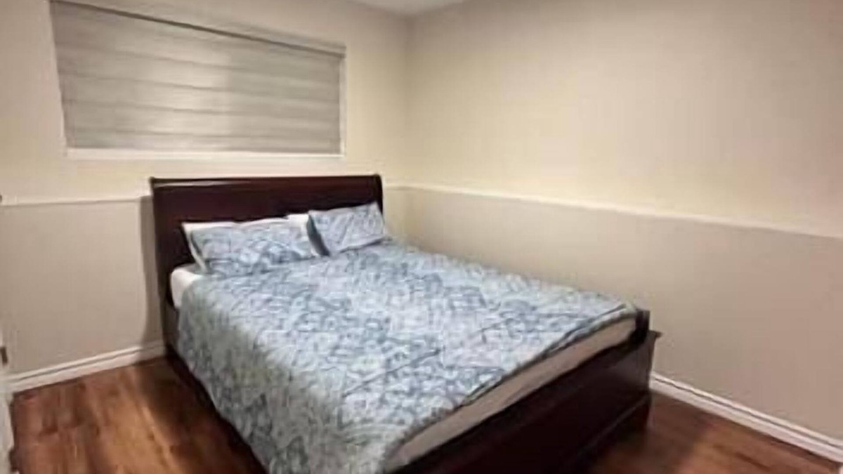 Delta House | Bright1 BR suite w/free parking & wifi & Netflix & all basic amenities