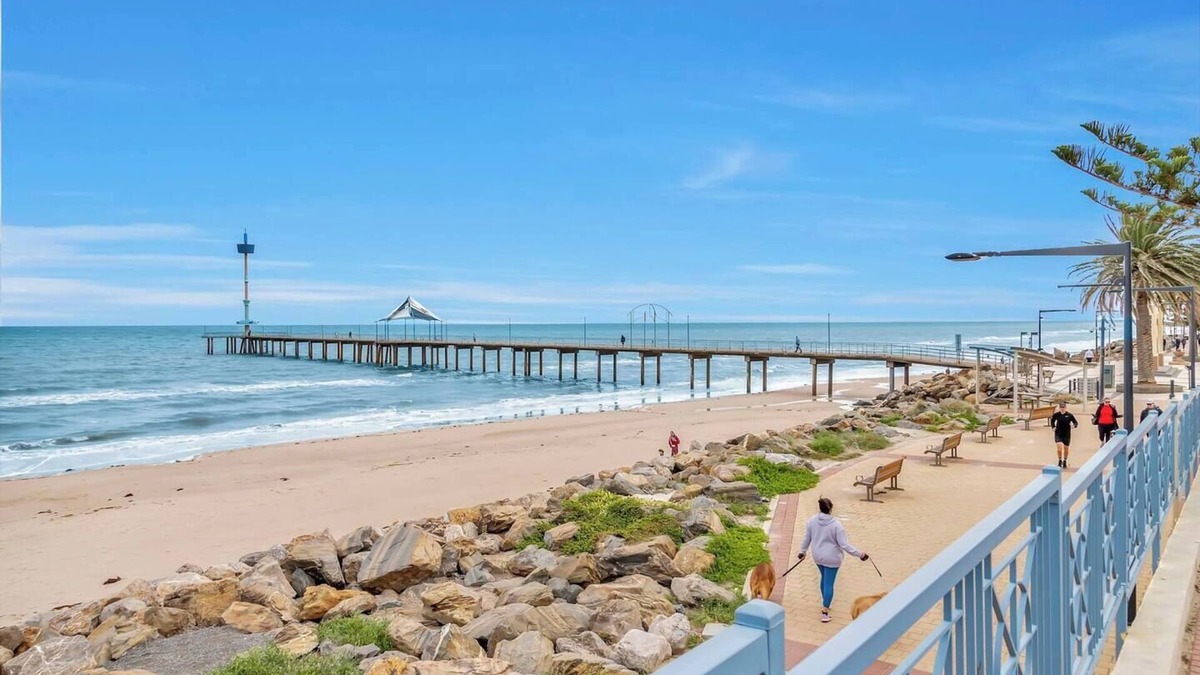 Brighton House | Brightly Beachside Where Jetty Rd meets the Ocean