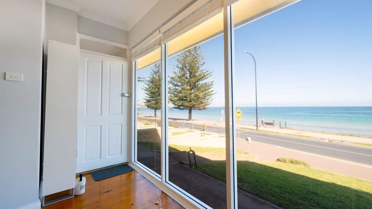 Brighton Apartment | Brighton Beachfront Sanctuary