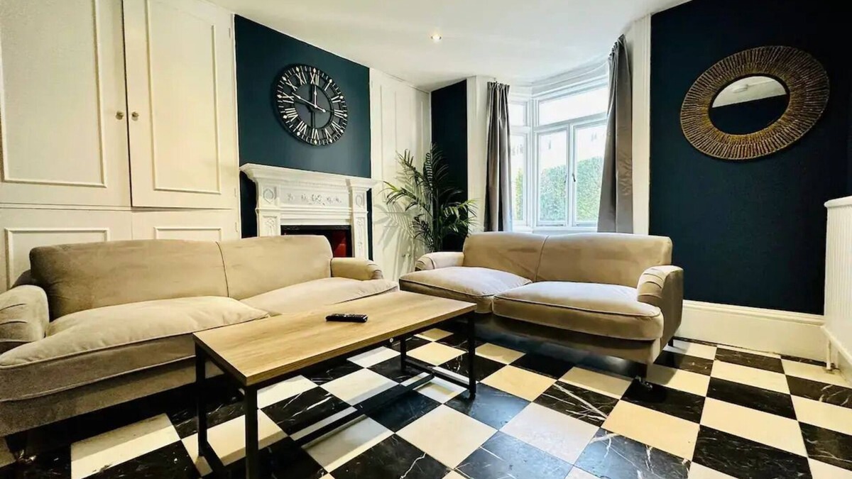 Montpelier Apartment | Brighton City Centre Seafront 5 Bedroom Flat BN1115Upp
