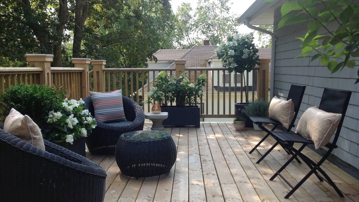 Charlottetown House | Brighton House PEI Sunlit Upper Suite With Deck