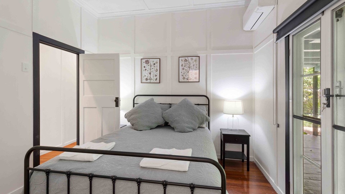 Landsborough House | Brightside Holidays - Sunshine Coast Hinterland