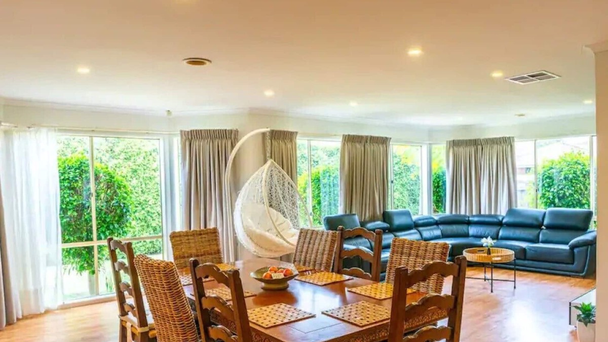 Craigieburn House | Brightside -wifi/Nflix/Theatre room/Near Airport