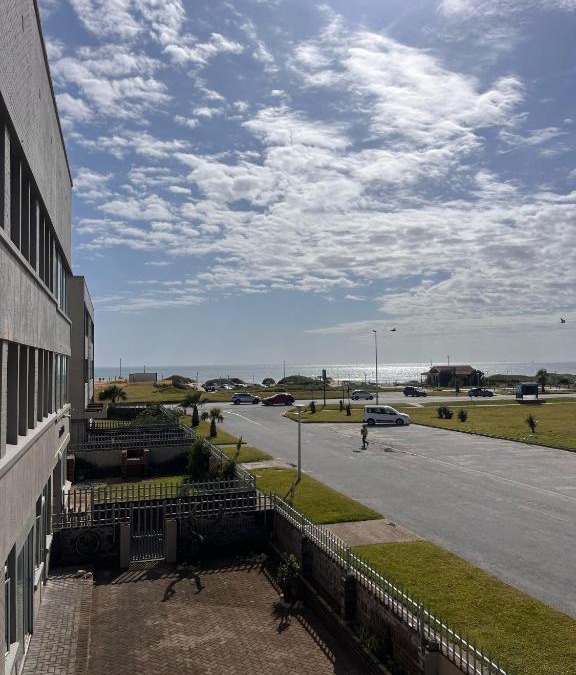 Pollok Beach Apartment | Brightways AirB&B