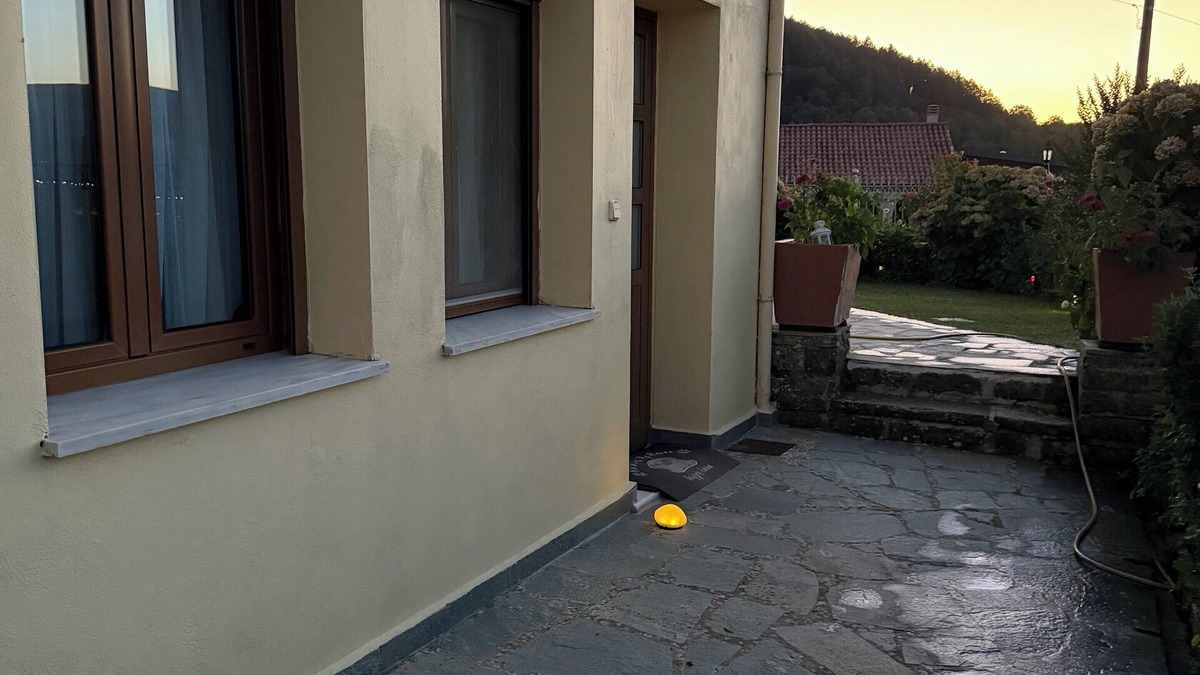 Dodoni Apartment | Brilliant 1-bedroom apartment in Manteio and a living room with fireplace
