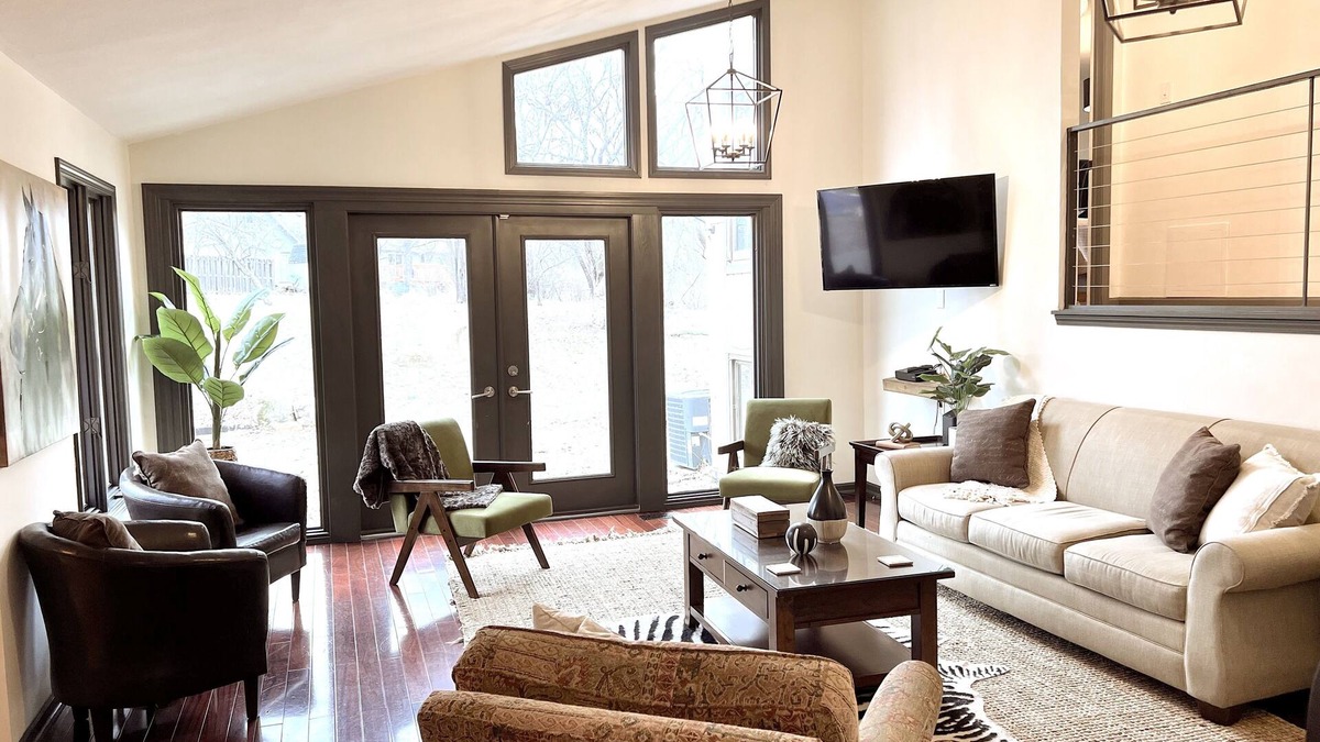 Pauline House | Bring One Bring All! ~ Amazing Lake Views ~ Family Fun ~ Foosball, Arcades