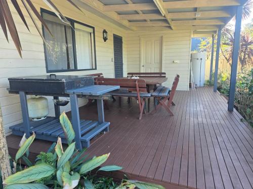 Burrill Lake House | Bring the Dog, Boat and Family - lakeside escape