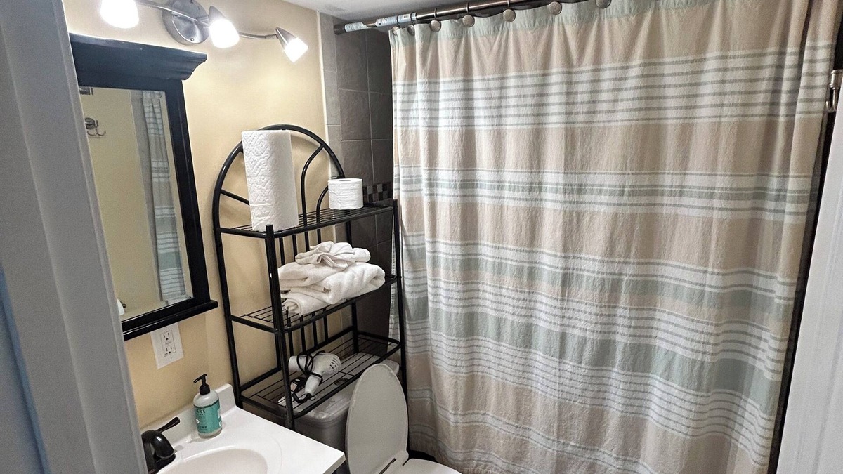 Brightwood Park House | Bring the Entire family to Cozy a 2-bedroom Basement in marvelous Washington D.C