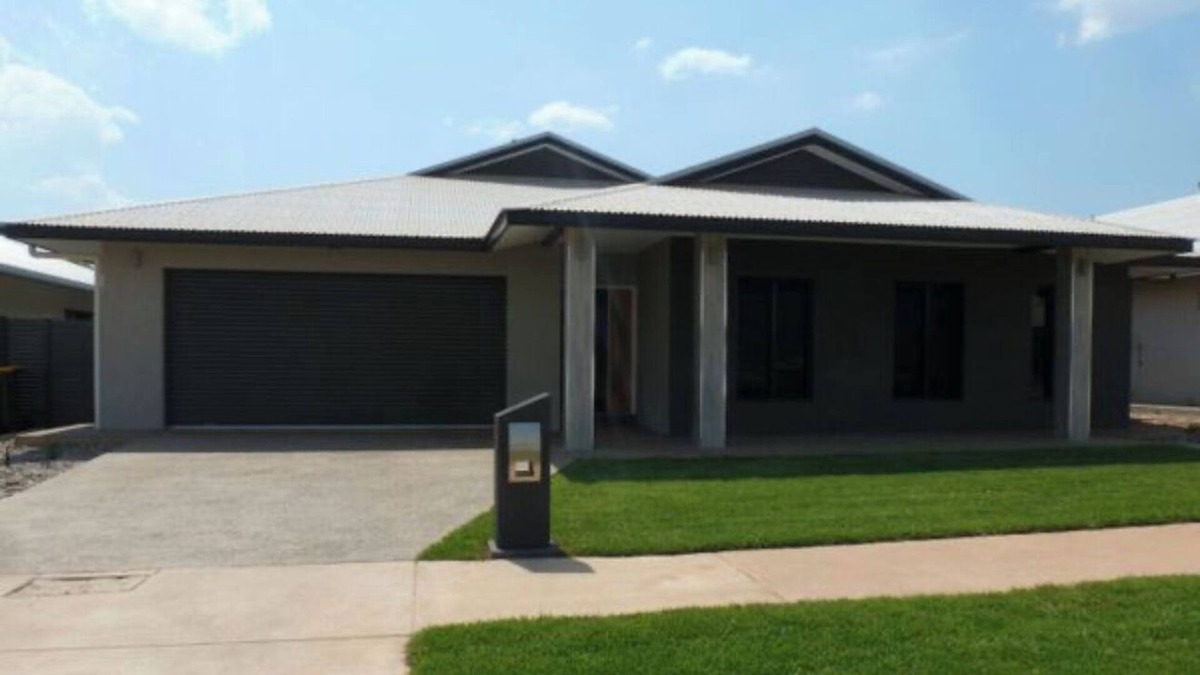 Yarrawonga House | Bring the whole family to this besutiful home that has 4 room for a fun stay