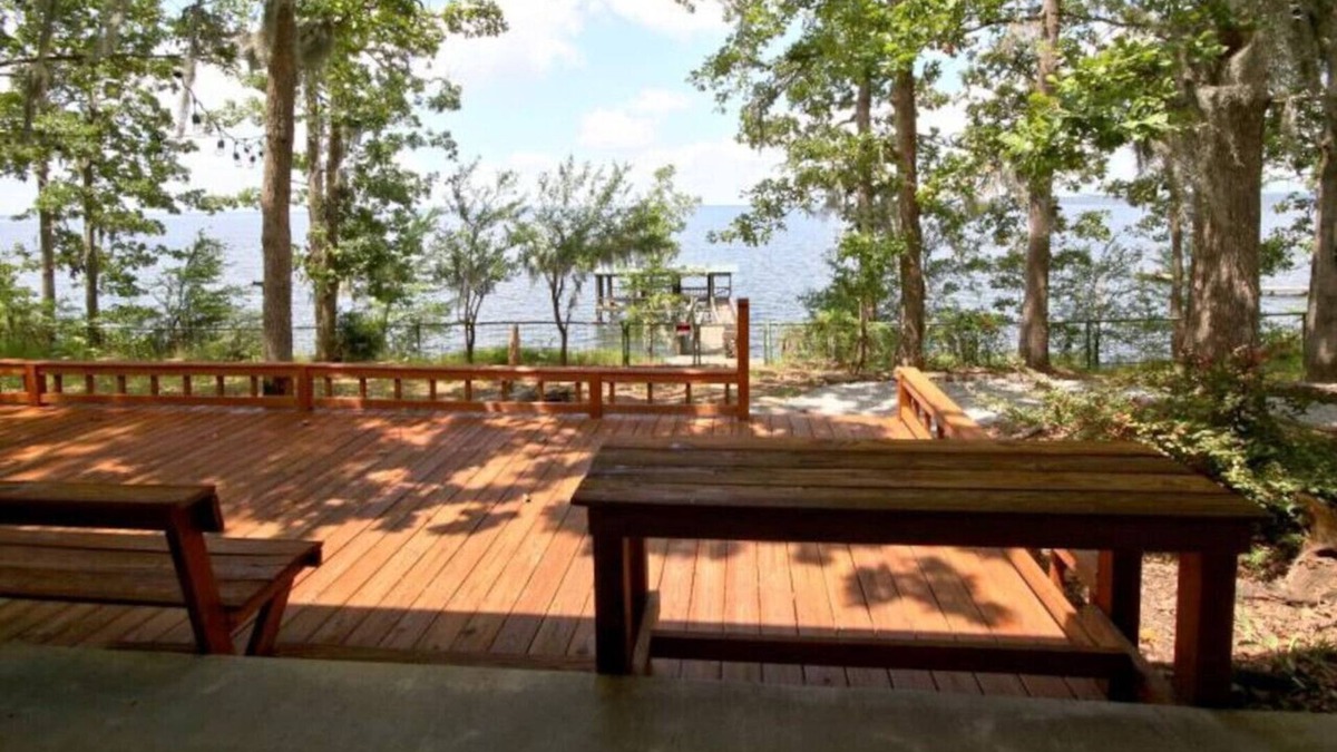Negreet House | Brinkley’s Place – 2 BR 2 Baths