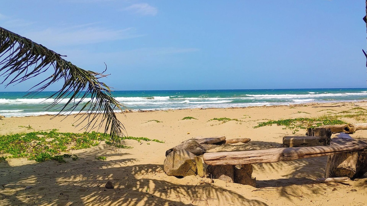 Los Brazos Villa | Brisa Atlántico 2-bedroom in brilliant La Boca with AC, WiFi on secluded beach