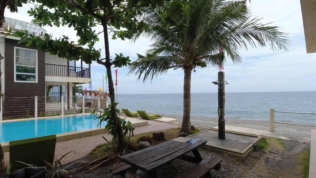 Morong House | Brisa Marina Beach Resort powered by Cocotel