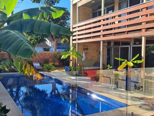 Margate Bed & Breakfast | Brisbane 1960s Pool House - hosted bed and breakfast