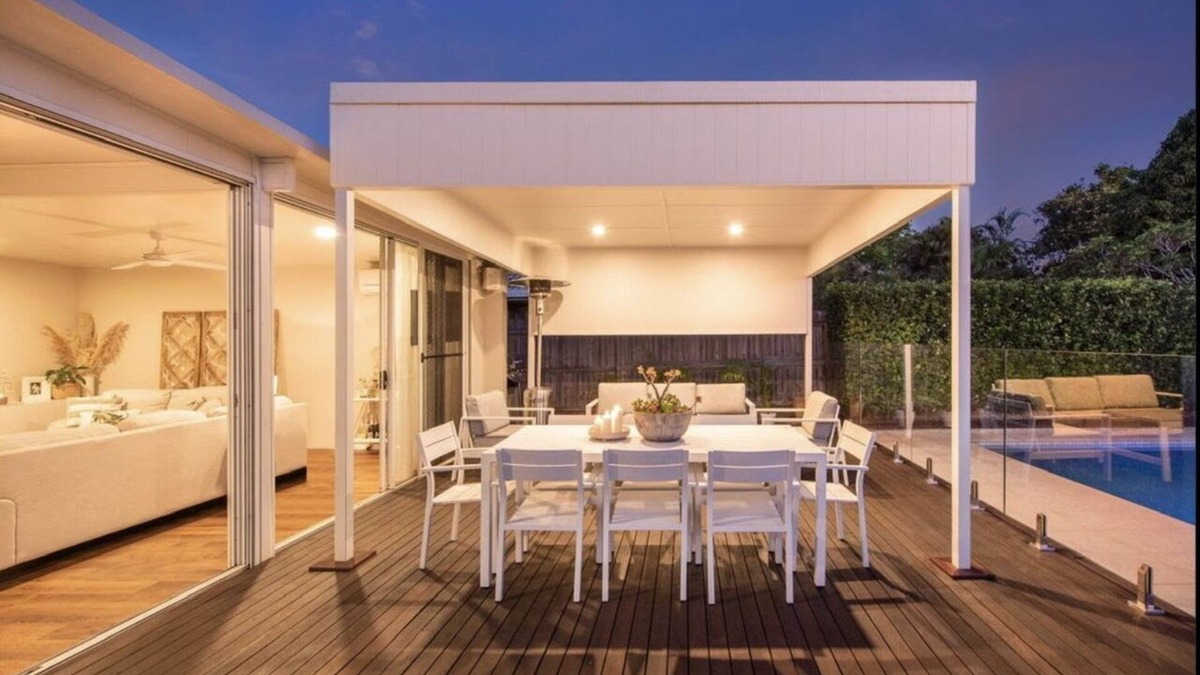 Rochedale South House | Brisbane Palm Springs - FAST WIFI - Resort style pool - Pet Friendly