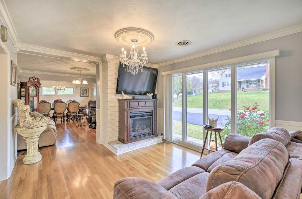 Bristol House | Bristol Retreat with Creek Access 2 Mi to Dtwn