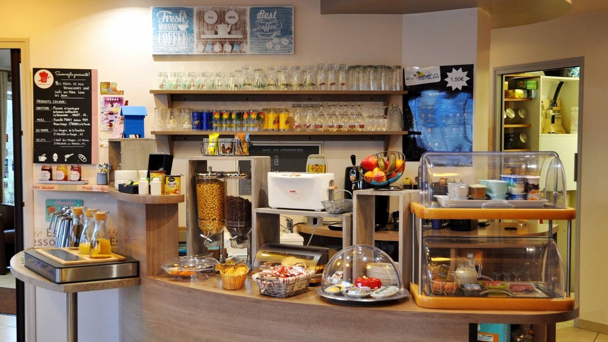 Saint-Andre-de-la-Marche Hotel | Brit Hotel Azur - Cholet