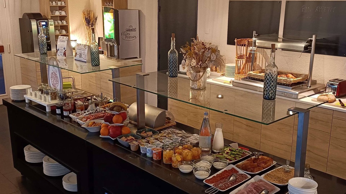 Herouville-Saint-Clair Hotel | Brit Hotel Caen Herouville
