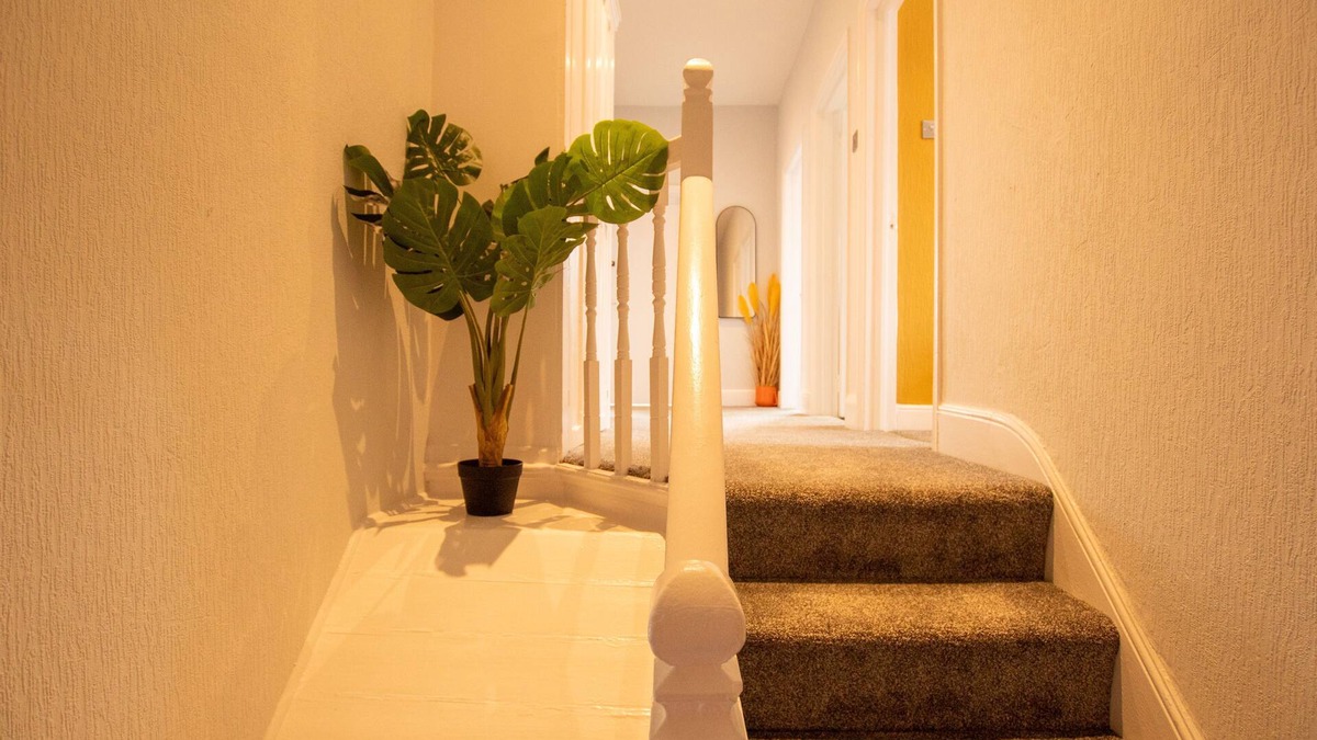 Wallasey Cottage | Britannia Apartment - a house that sleeps 6 guests in 2 bedrooms