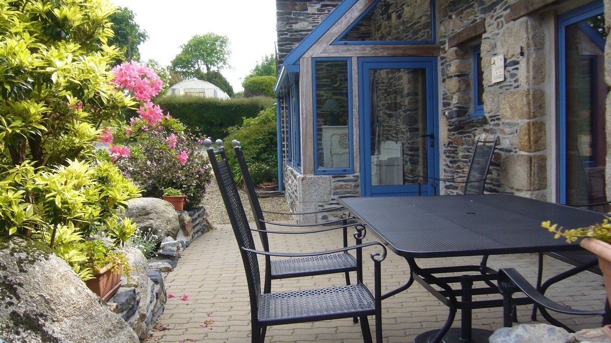 Le Cloitre-Saint-Thegonnec Cottage | Brittany, Finistère, pets welcome, modular gîte for 2, 4 or 6 people.
