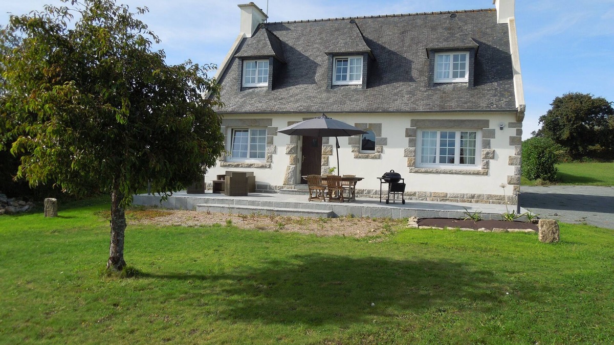 Ploumilliau House | Brittany house nestled in lush greenery 2.5km from the sea for 2 to 8 people