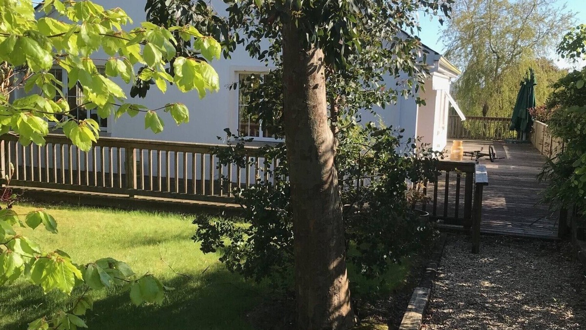 Brittas Bay House | Brittas Bay. Detached house with large deck and garden sleeps six